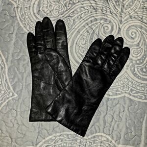 Elegant Black Leather Gloves